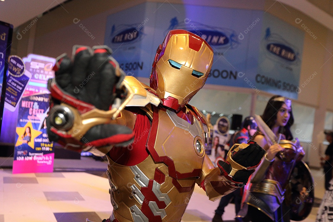 Pessoas não identificadas participantes do teatro juntos intensivamente