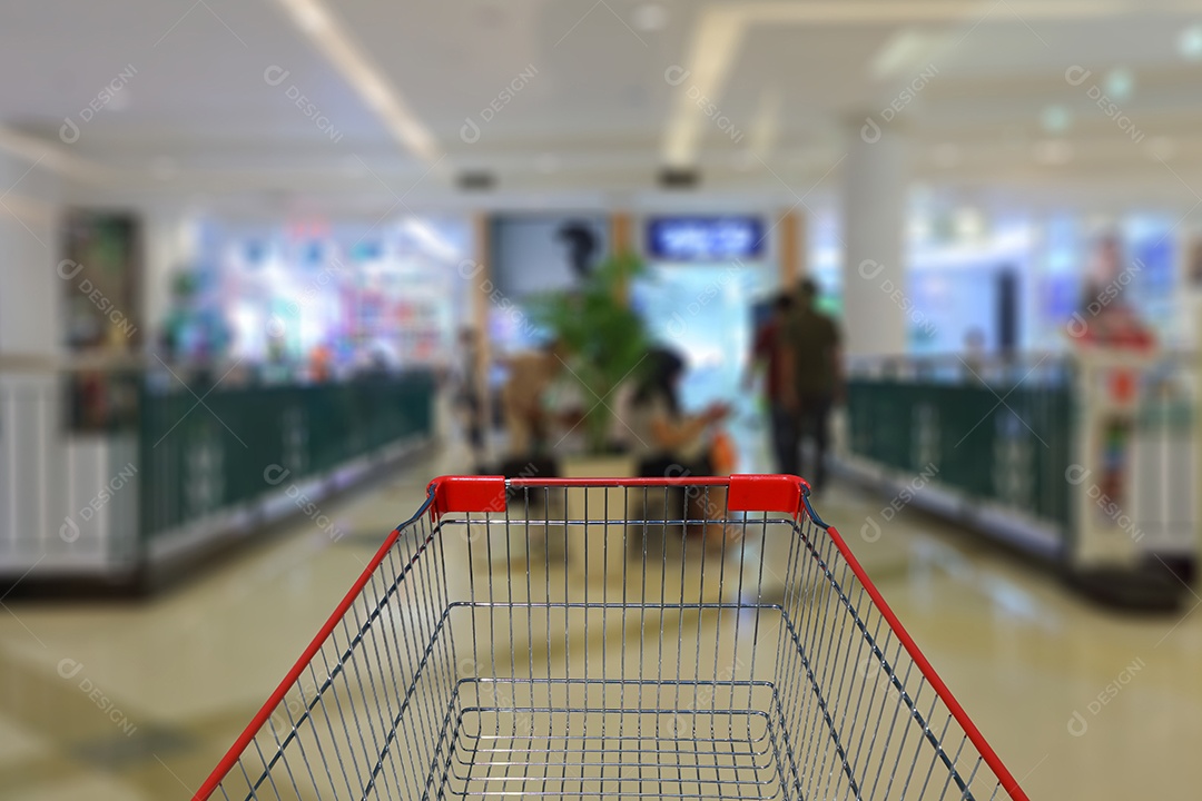 Carrinho nas compras no supermercado.