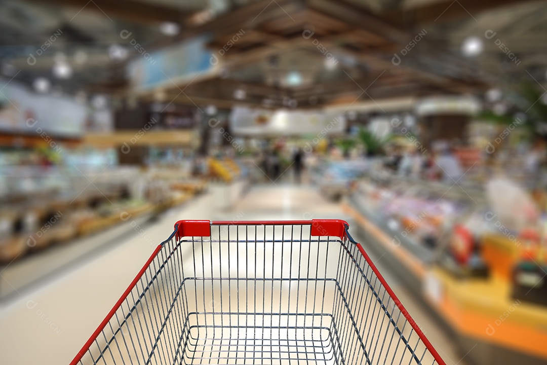 Carrinho nas compras no supermercado.