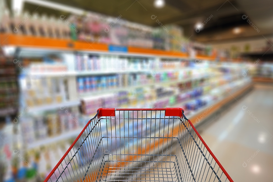 Carrinho nas compras no supermercado.