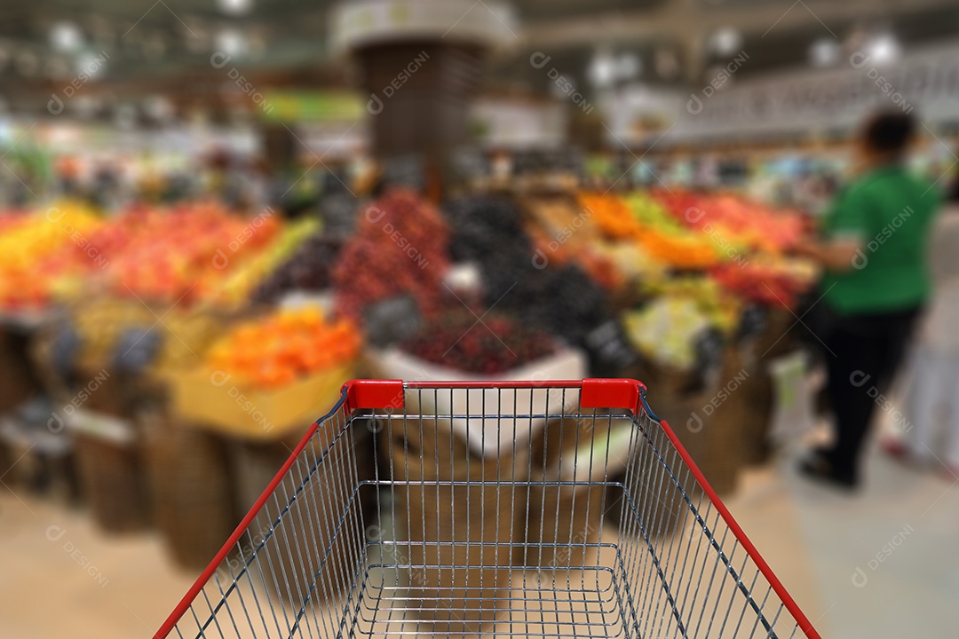 Carrinho nas compras no supermercado.
