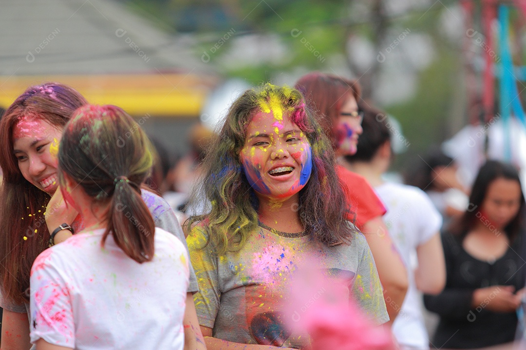Pessoas sobre um evento festival