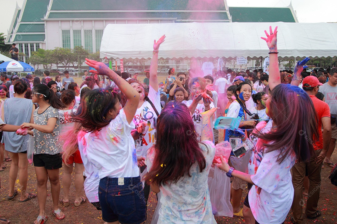 Pessoas sobre um evento festival