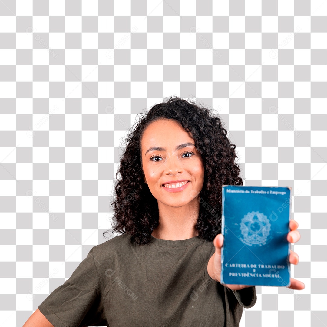 Mulher bonita de cabelos cacheado mostrando Carteira de Trabalho PNG Transparente sem Fundo