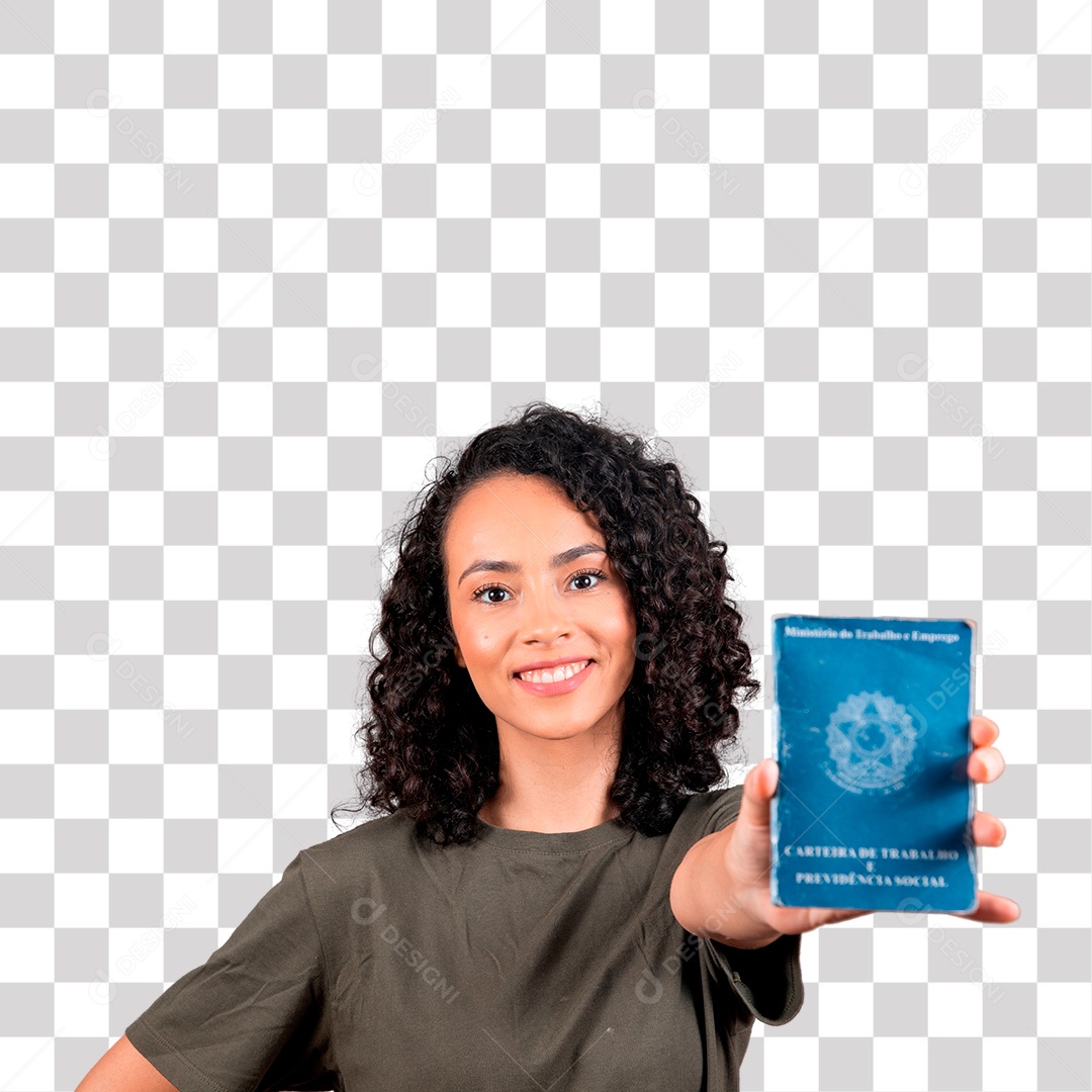 Mulher bonita de cabelos cacheado mostrando Carteira de Trabalho PNG Transparente sem Fundo