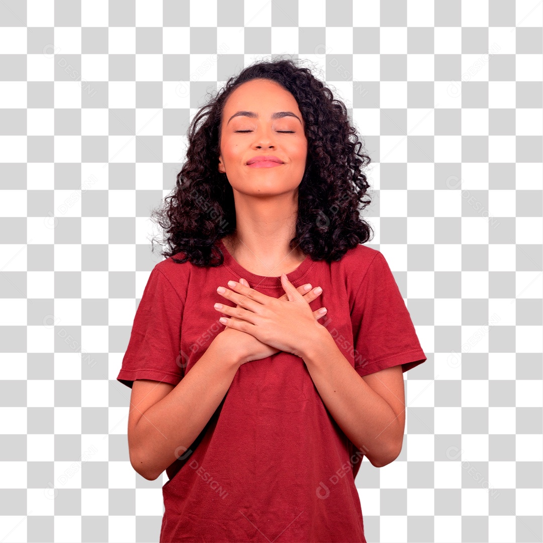 Linda jovem morena de blusa vermelha com a mão sobre o peito