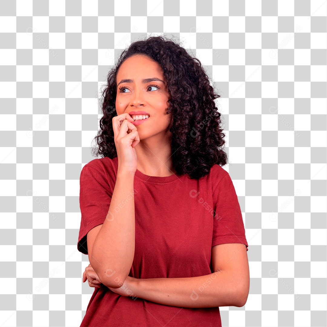 Mulher morena de blusa vermelha nervosa roendo suas unhas