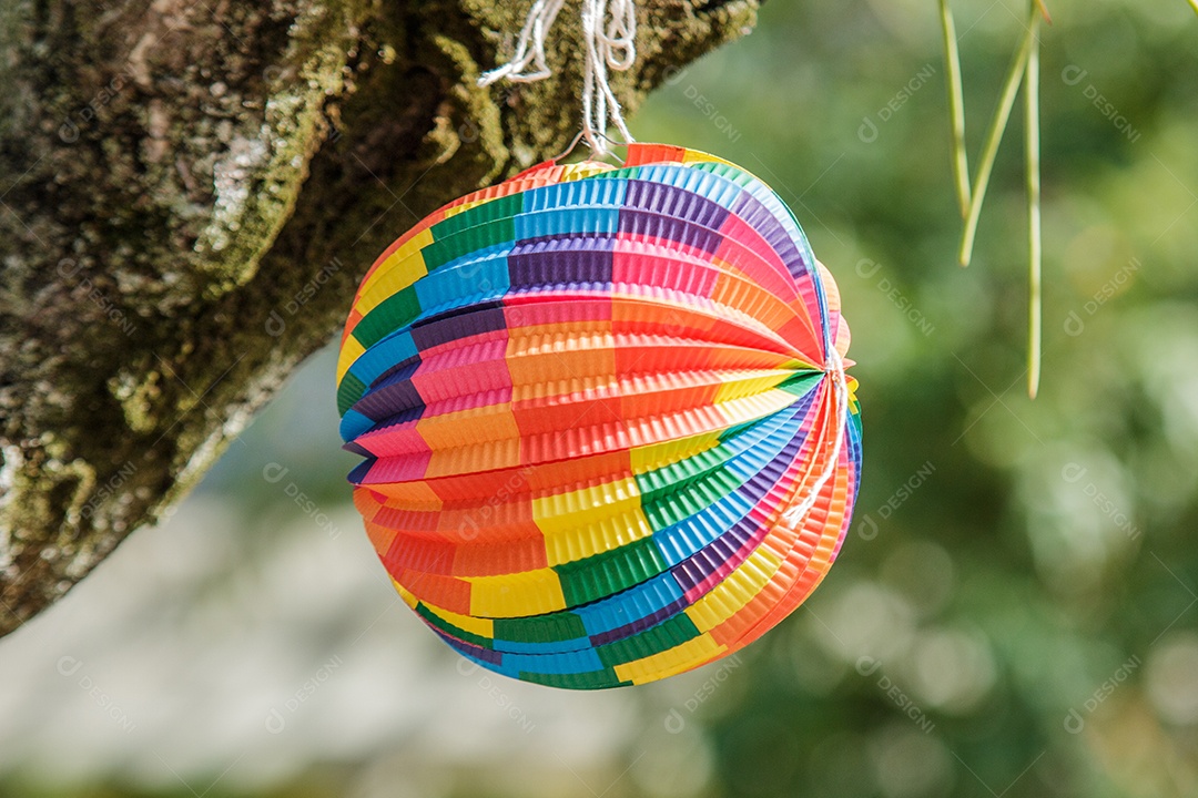 decoração de festa junina ao ar livre no Rio de Janeiro.