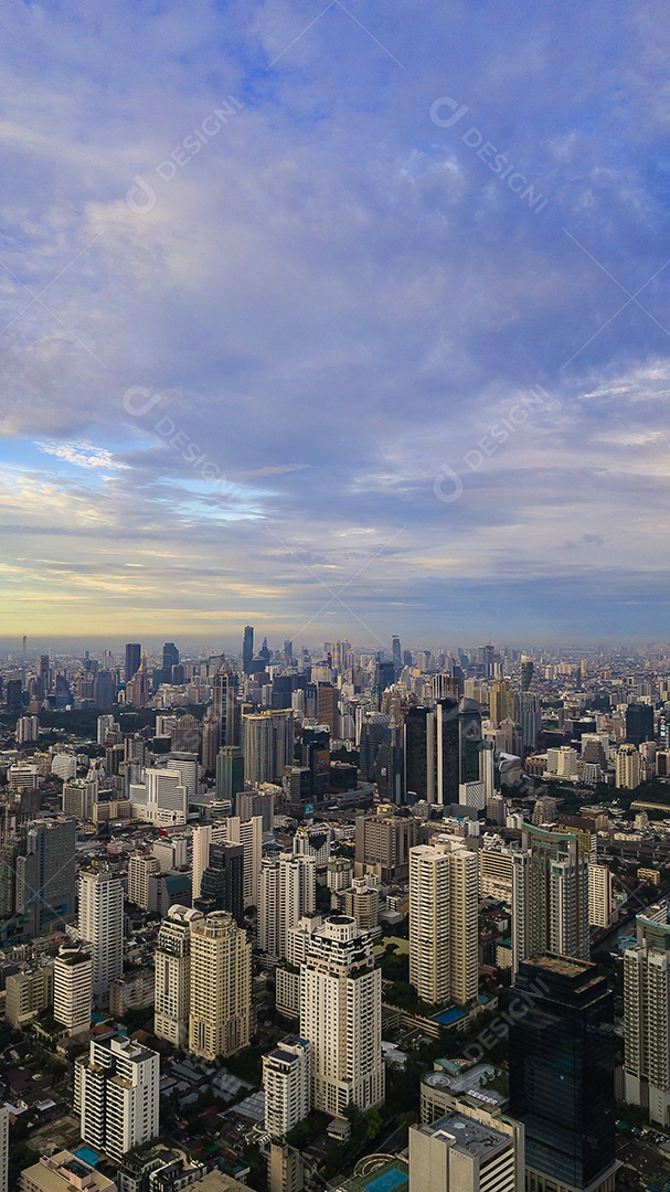 Uma vista aérea da cidade.