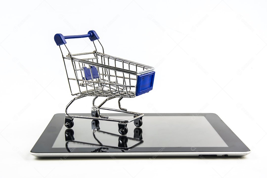 carrinho de compras com tablet em background branco, significa fazer compras online
