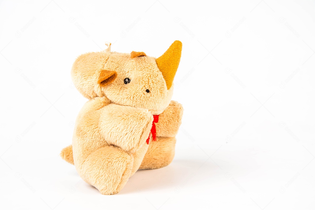 Boneca de rinoceronte no fundo branco