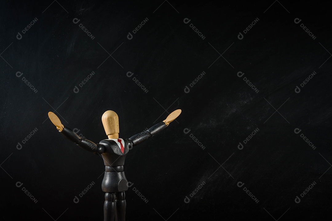 Fundo de homem de negócios de figura de madeira preto largo