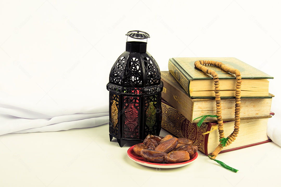 Lanterna iluminada estilo árabe ou lanterna de vela vintage de Marrocos