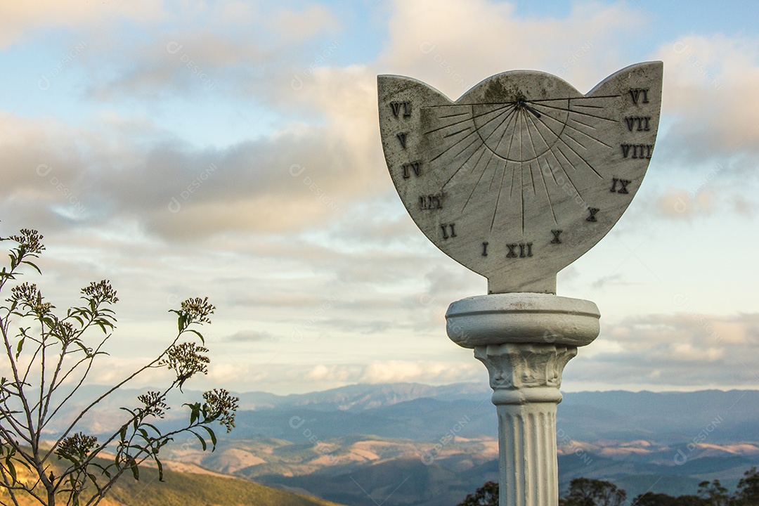 relógio de sol solitário