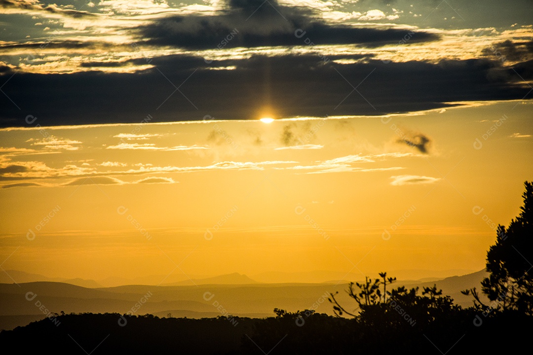 Imagens do entardecer na natureza em Ibitipoca, Minas Gerais, Brasil