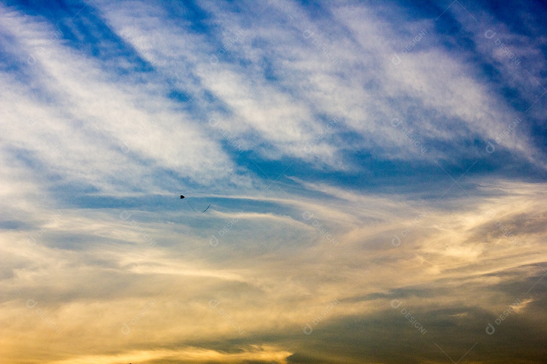 Céu azul com nuvens paisagens