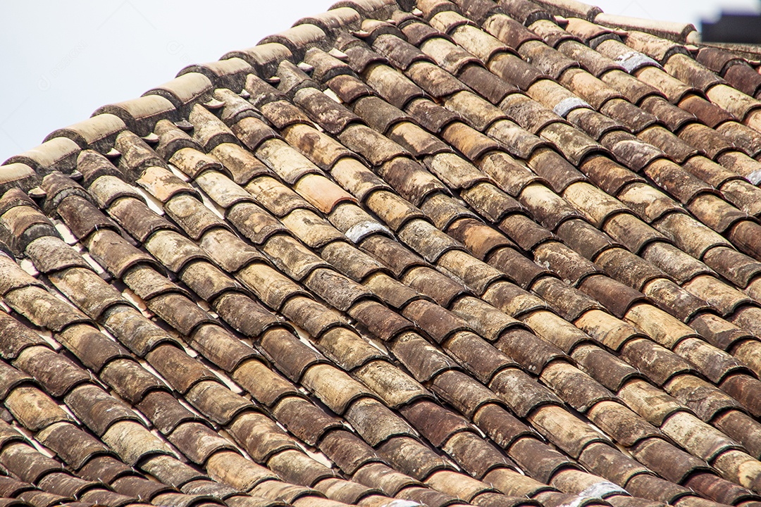 telhado com telhas de barro