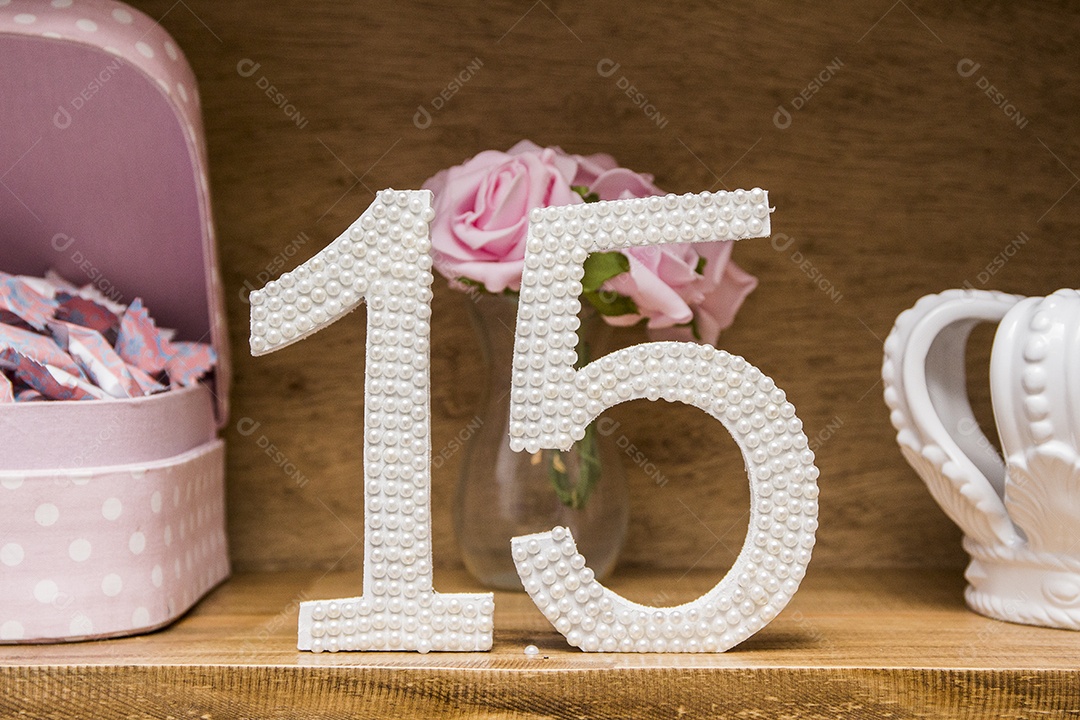 Decoração de aniversário de 15 anos, muito utilizada no brasil.