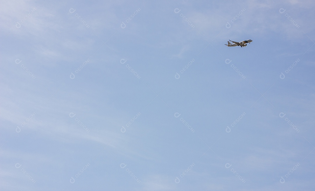 Detalhes de um céu azul.