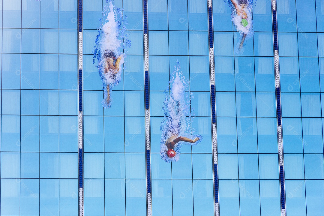 Detalhes de natação na piscina.