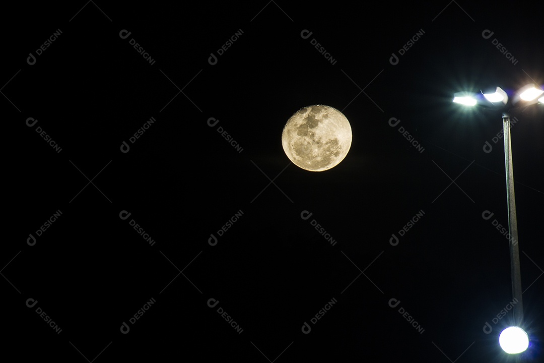 Paisagem lua cheia brasileira.