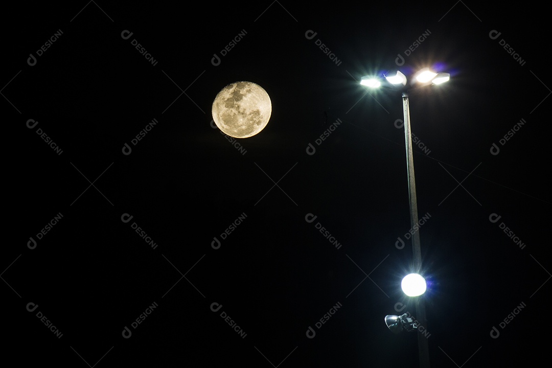 Paisagem lua cheia brasileira.