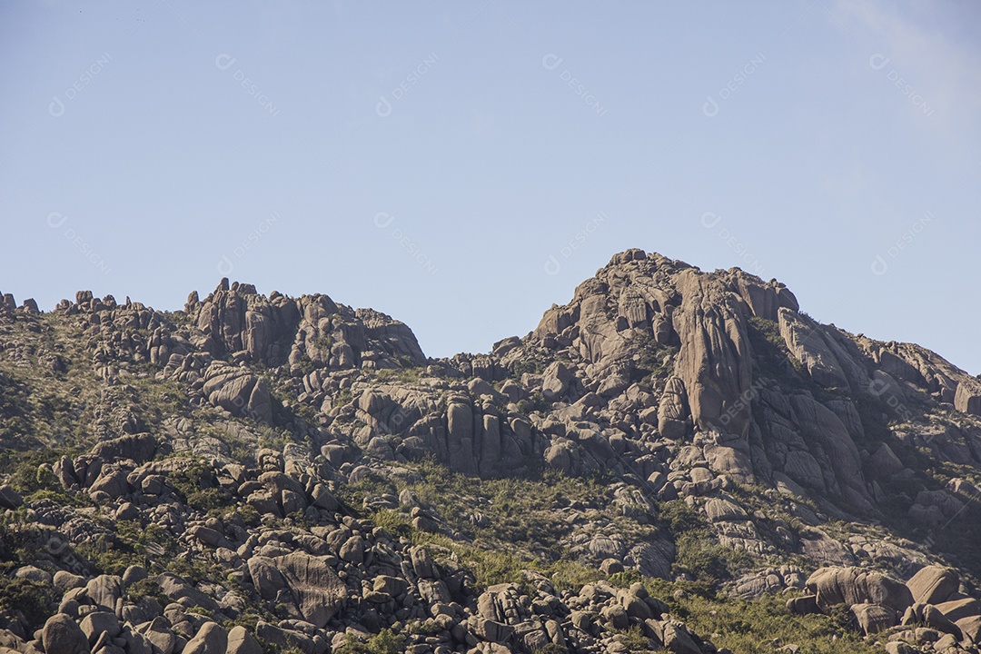 Paisagem pelas trilhas do Itatiaia.