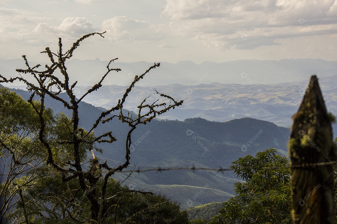 Paisagem vista da trilha da serra da Bocaina.