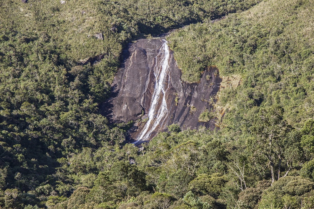 Paisagem pelas trilhas do Itatiaia.
