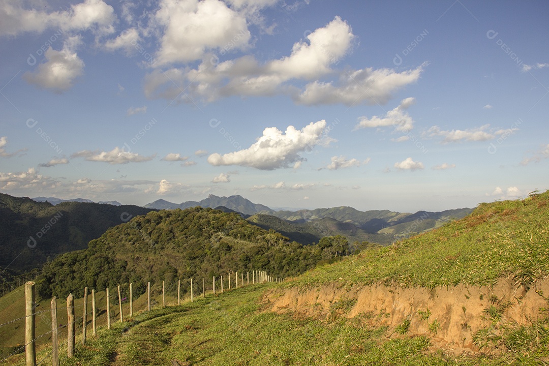 Paisagem pelas trilhas do Itatiaia.