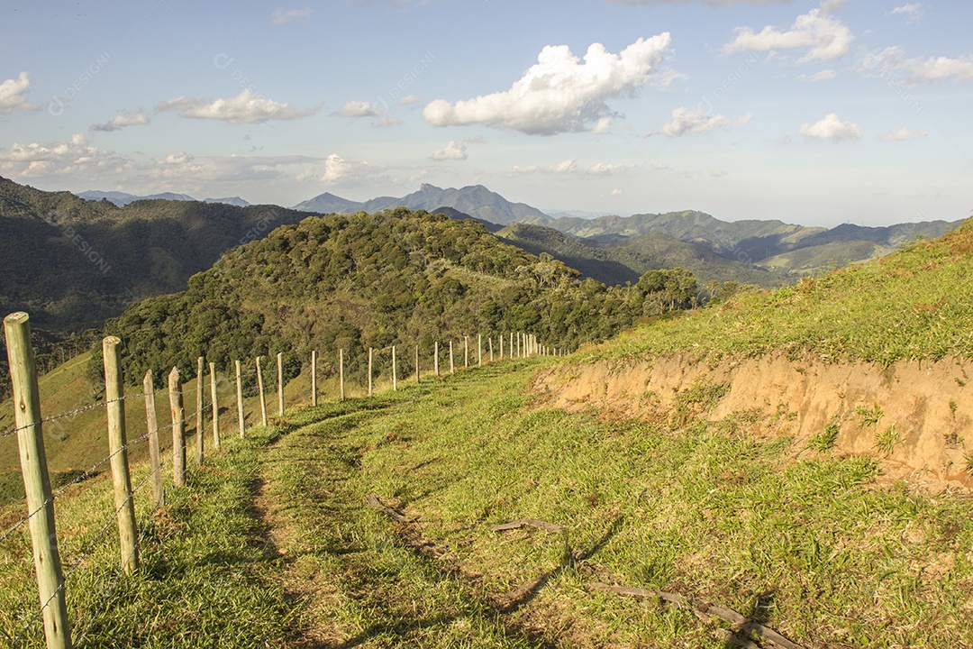 Paisagem pelas trilhas do Itatiaia.
