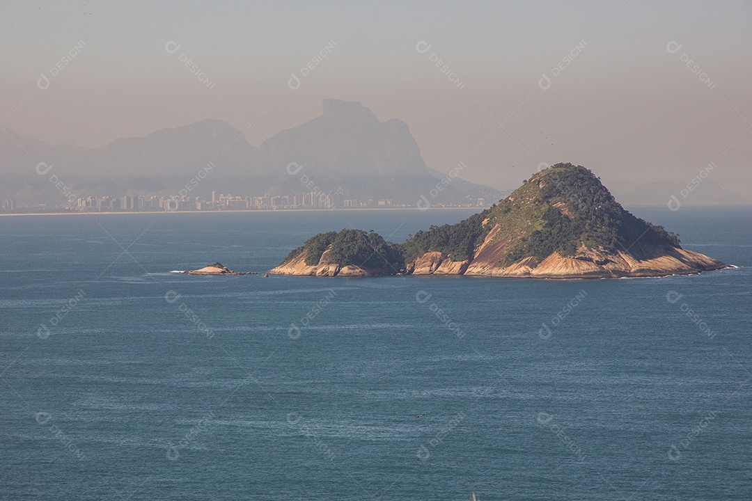 Trilha das praias selvagens no Rio de Janeiro.
