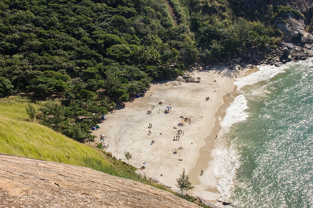 Trilha das praias selvagens no Rio de Janeiro.