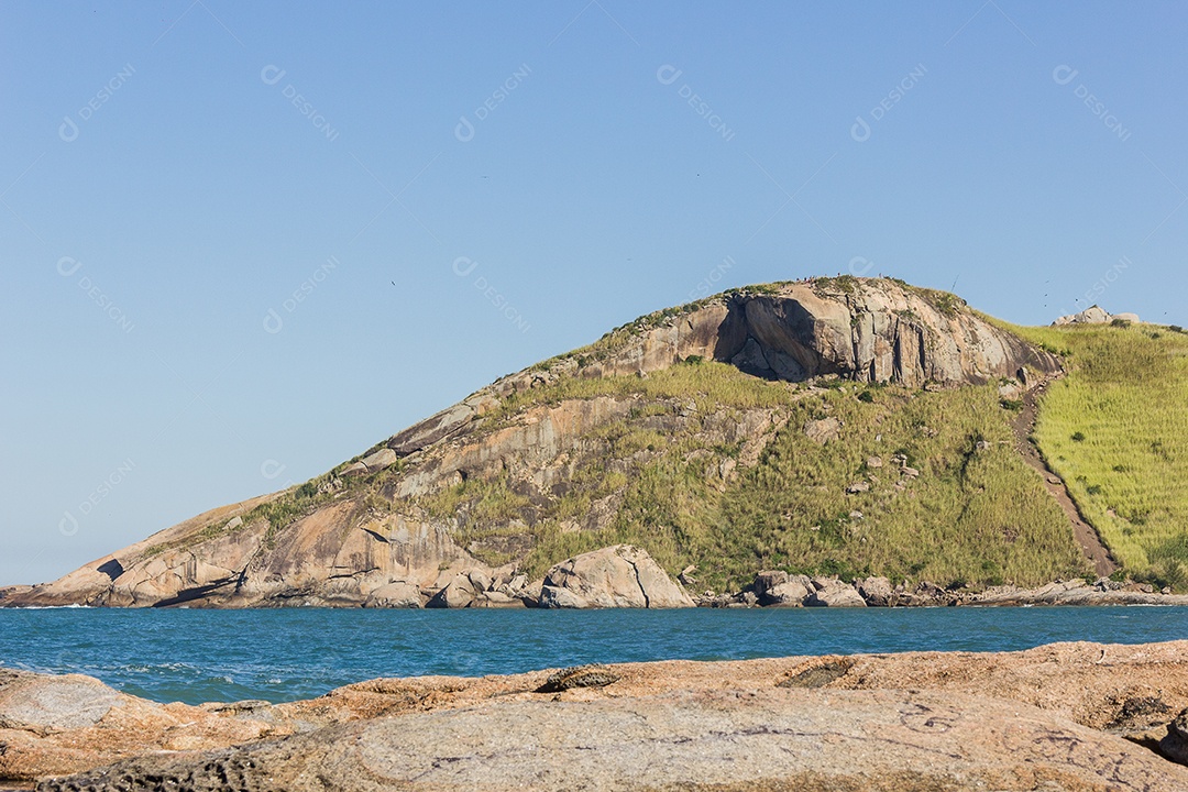 Trilha das praias selvagens no Rio de Janeiro.