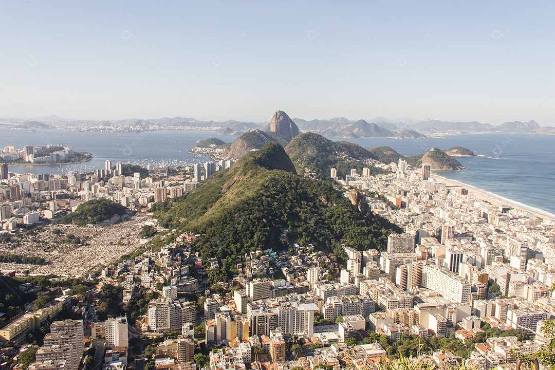 Trilha do morro da criançada em Copacabana.