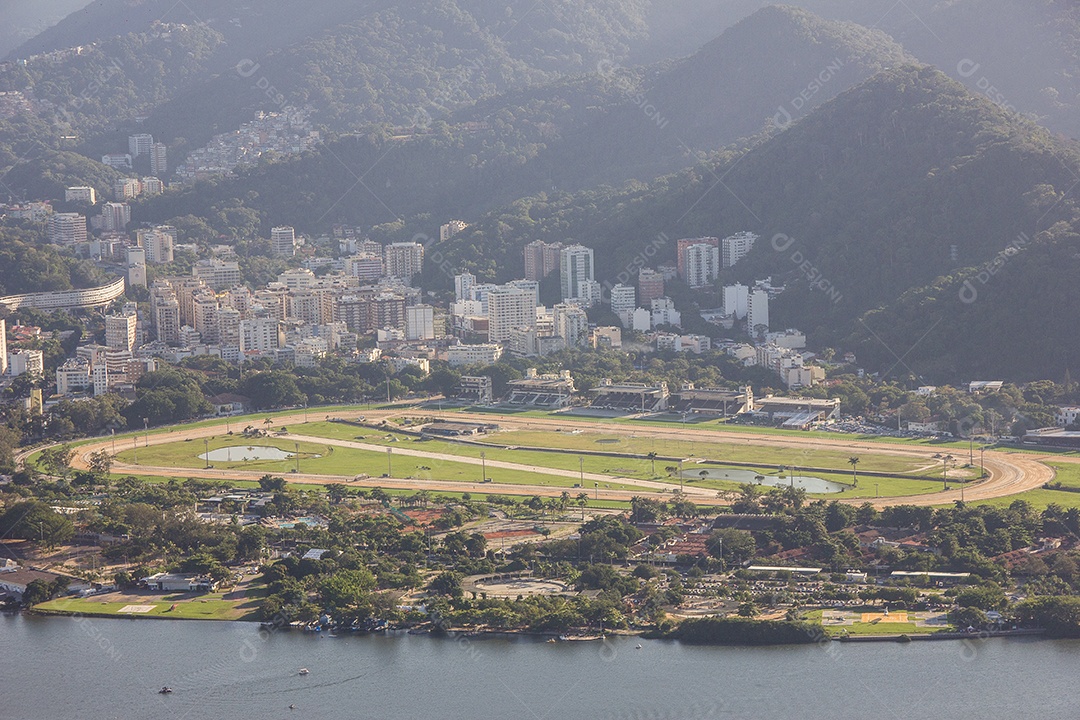 Trilha do morro da criançada em Copacabana.