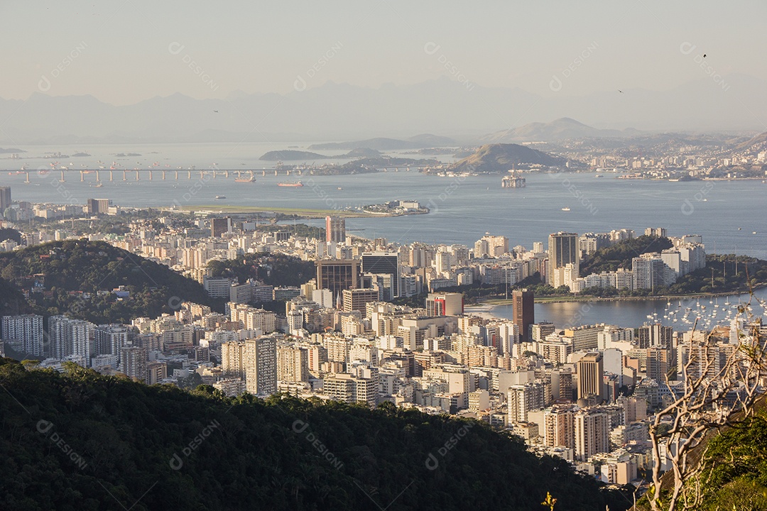 Trilha do morro da criançada em Copacabana.