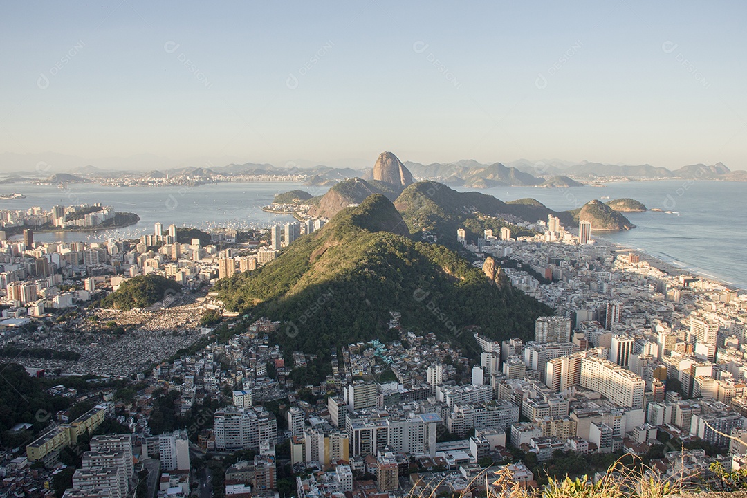 Trilha do morro da criançada em Copacabana.
