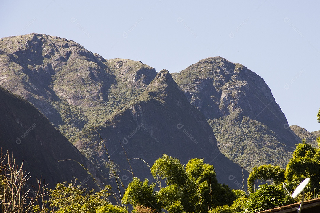 Trilha visual do pico de Alcobaça em Petrópolis.