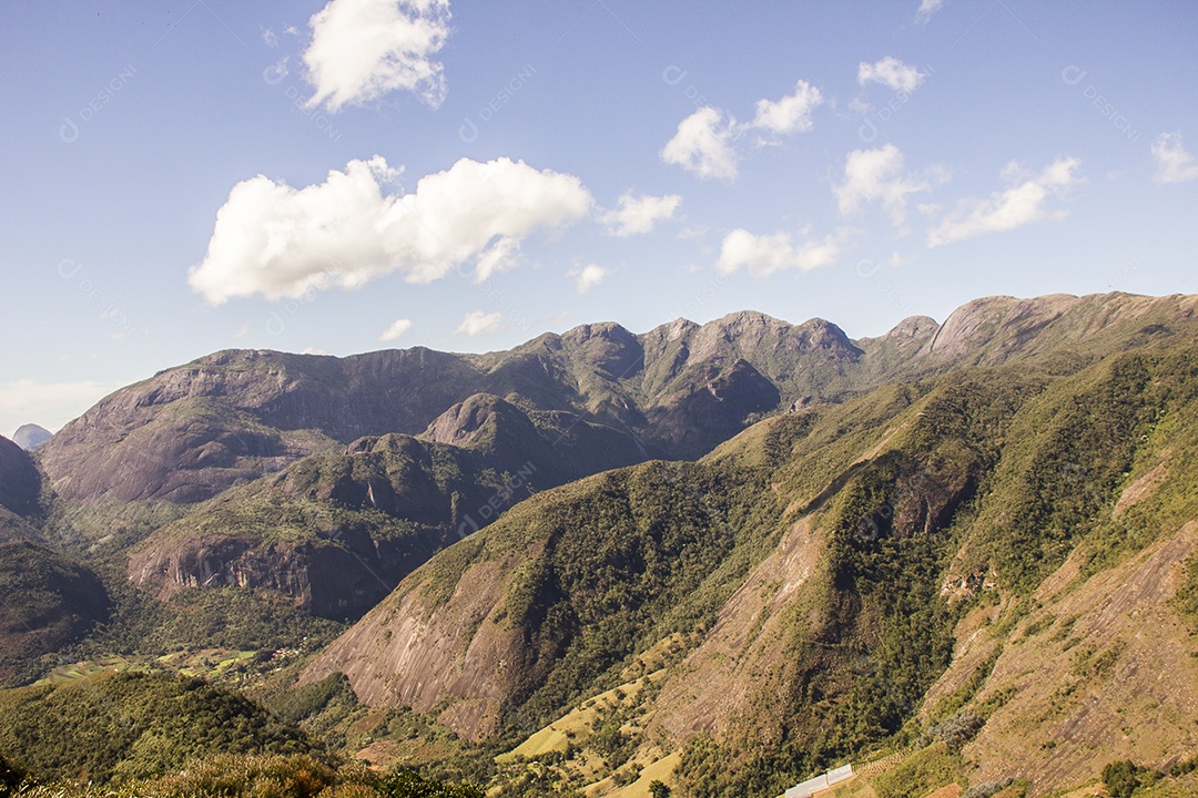 Trilha visual do pico de Alcobaça em Petrópolis.