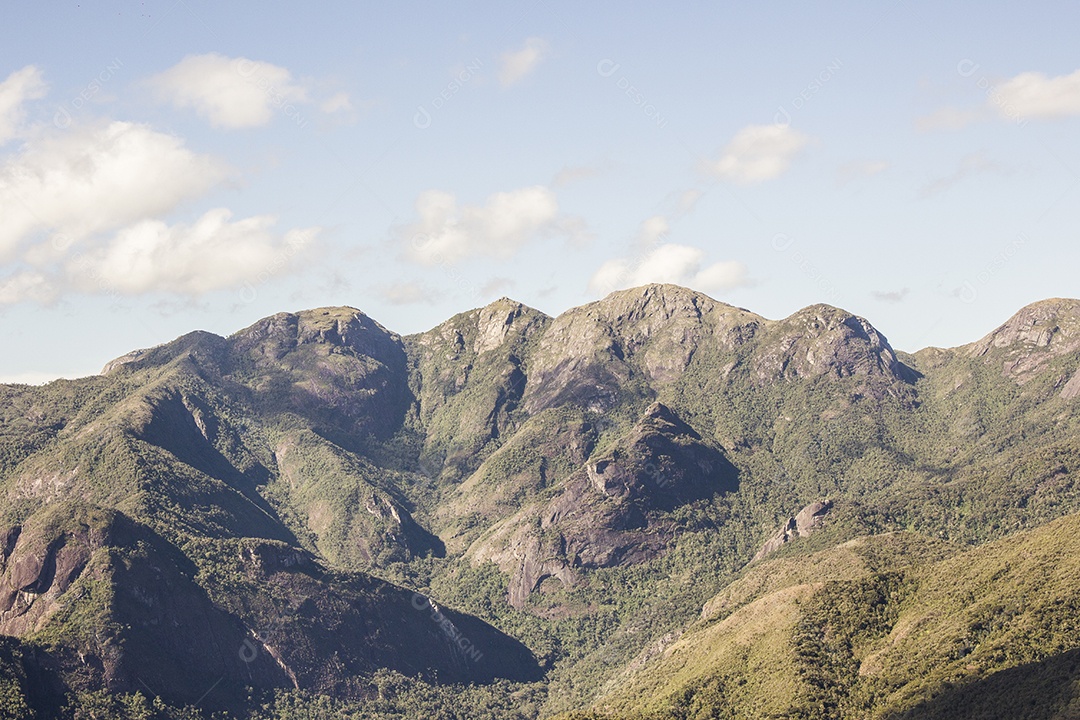 Trilha visual do pico de Alcobaça em Petrópolis.