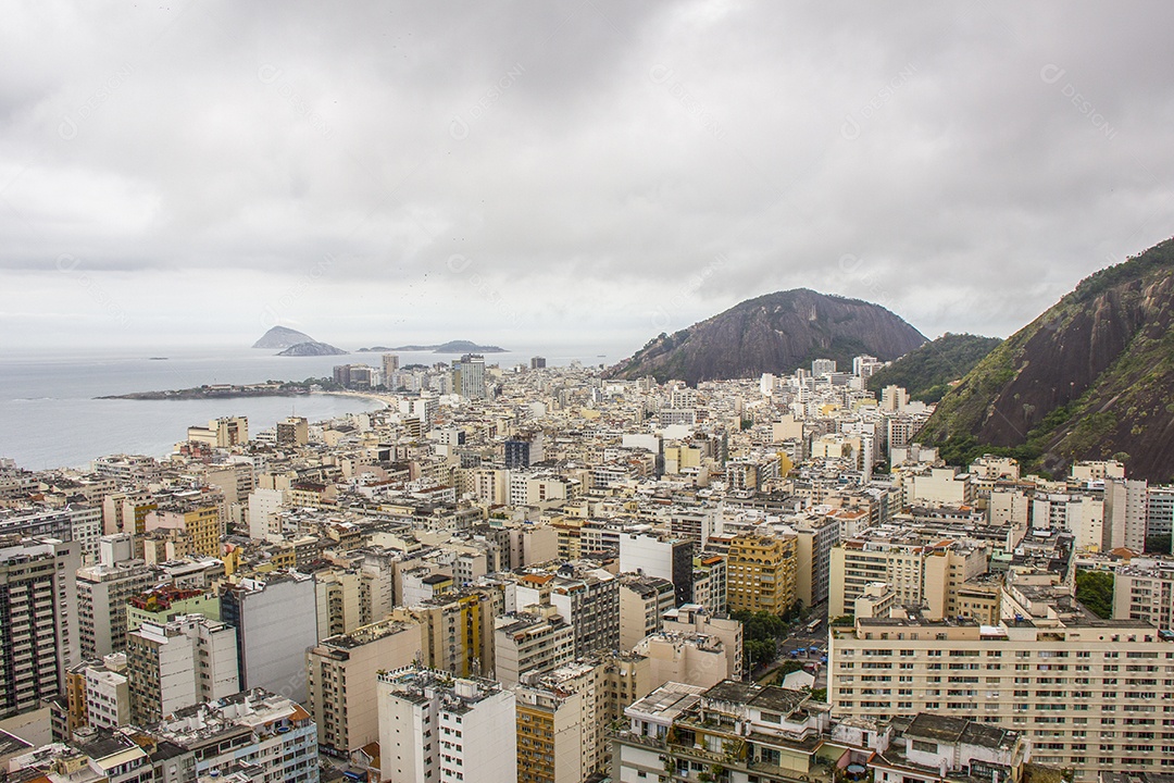 Visual da trilha do morro São Joao em Copacabana.