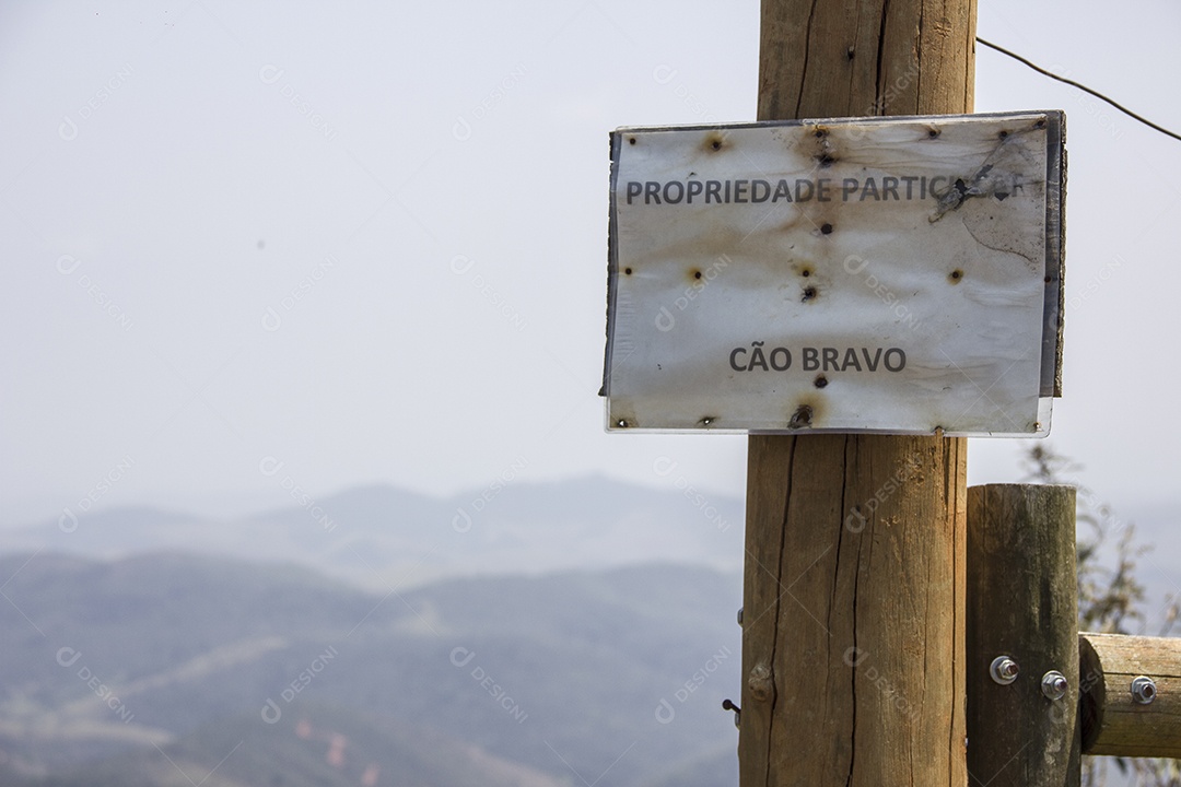 Placa da trilha da pedra da cuca em Petrópolis.