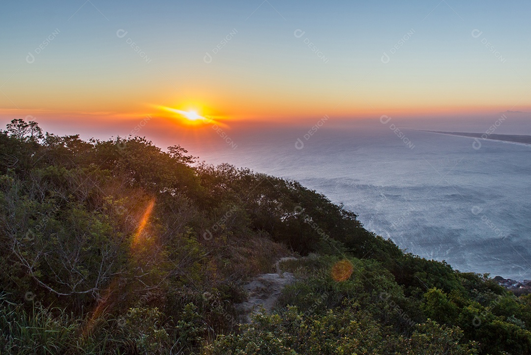 Trilha de pedra do telégrafo visual no Rio de Janeiro.