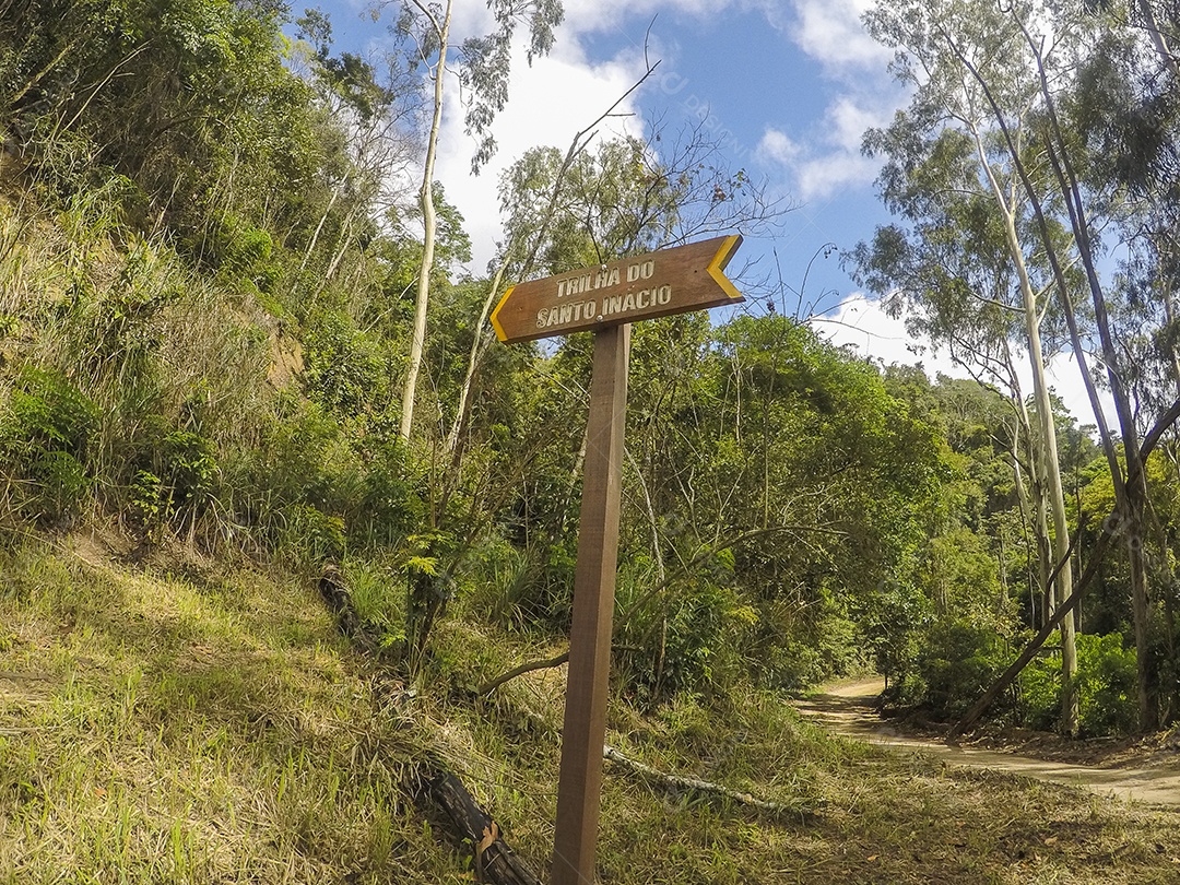 Trilha visual do morro de Santo Inácio.