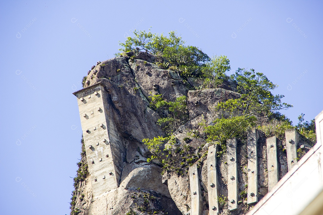 Pico da Agulha do Inhanga em Copacabana.