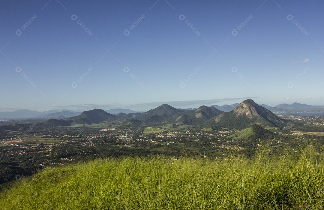 Trilha visual da pedra Itaocaia em Niterói.