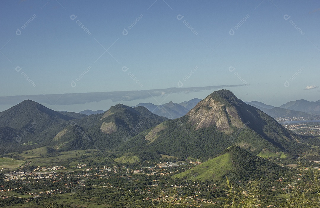Trilha visual da pedra Itaocaia em Niterói.