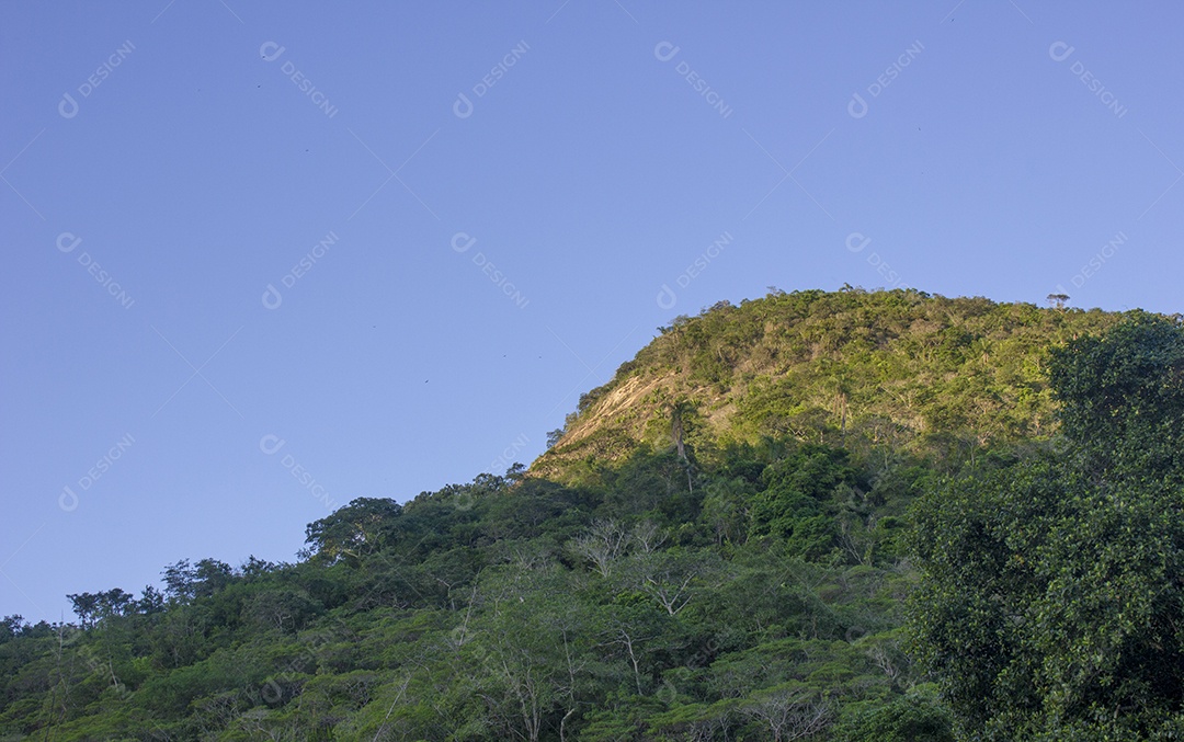 Trilha visual da pedra Itaocaia em Niterói.