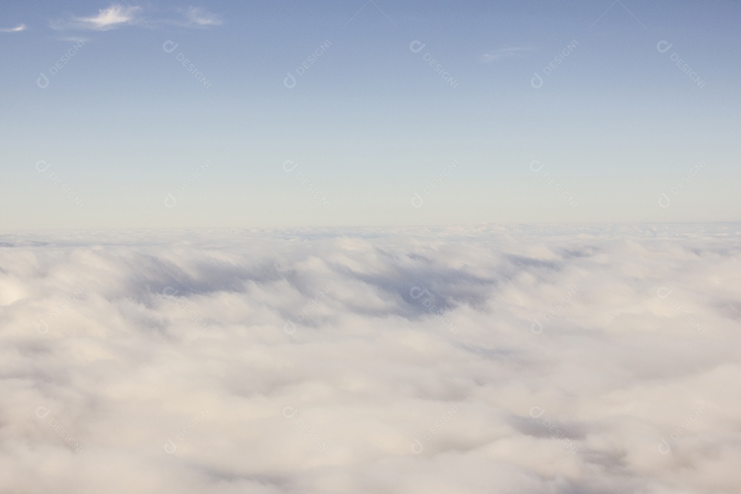 Trilha de montanha fina no Brasil.